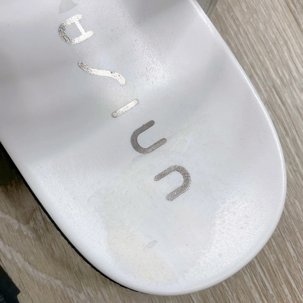 Unisa Sandals Women Size 8 White Strappy Flat Platform Faux Leather NWOB